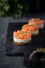 Savoury cheesecake with salmon and onion 