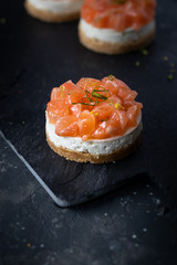 Savoury cheesecake with salmon and onion 