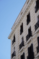 Fototapeta na wymiar Un edificio de Madrid