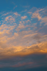 Obraz premium Cirrus clouds illuminate in the evening sun at the end of a summer day