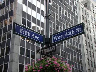 NEW YORK, FIFTH AVE AND 44TH ROAD SIGN