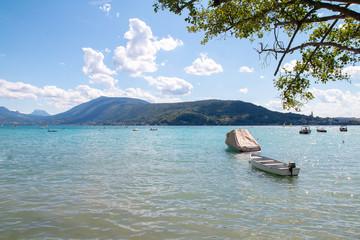 Fototapeta na wymiar Lac d'Annecy en été