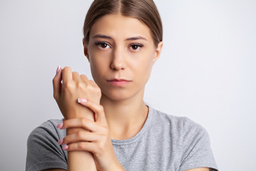 Young woman feels severe pain in her hand