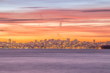Fototapeta premium San Francisco Skyline in the Evening