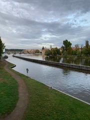 Fototapeta na wymiar river moldau in prague, dawn