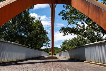 青空と大きな橋