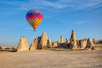 Fototapeta na wymiar Hot air balloon flying over spectacular Cappadocia