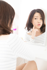 肌の悩みがある女性