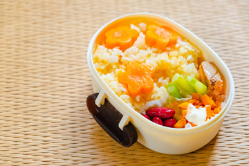 手作りのお弁当　昼食　和食