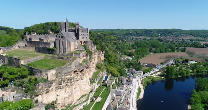 France, Village of Beynac et Cazenac, Labelled Most beautiful villages of France. the medieval Castle above the Dordogne Valley