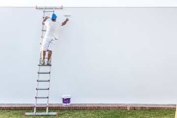 man standing on ladder © David Fuentes