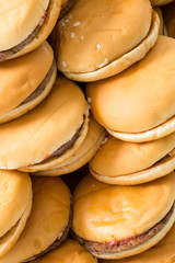 山盛りのハンバーガー