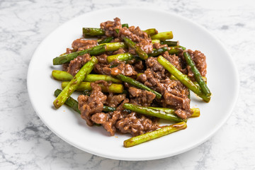 牛肉とニンニクの芽の炒め物