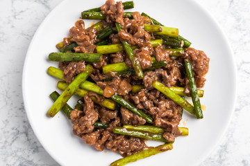 牛肉とニンニクの芽の炒め物