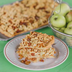 Slim apple pie tart with raisins and grated chilled pastry