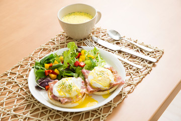 エッグベネディクト