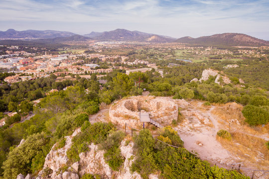 restos de una torre circular, Puig de Sa Morisca 019, Parque arqueol&oacute;gico Puig de sa Morisca, Calvi&aacute;, Mallorca, balearic islands, spain