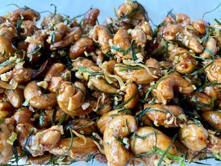roast cashew nuts with herbs