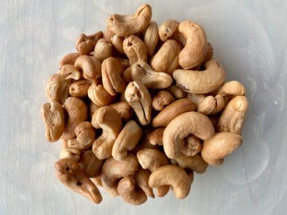 roast cashew nuts on the table