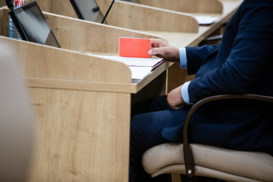 Red card in hand, man votes, adoption of the bill