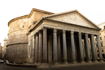 Naklejka premium Side view of Pantheon of Rome, in the beggining of the morning.
