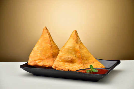 Samosa Images – Browse 18,250 Stock Photos, Vectors, and Video | Adobe Stock