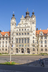 Neues Rathaus in Leipzig im Frühling