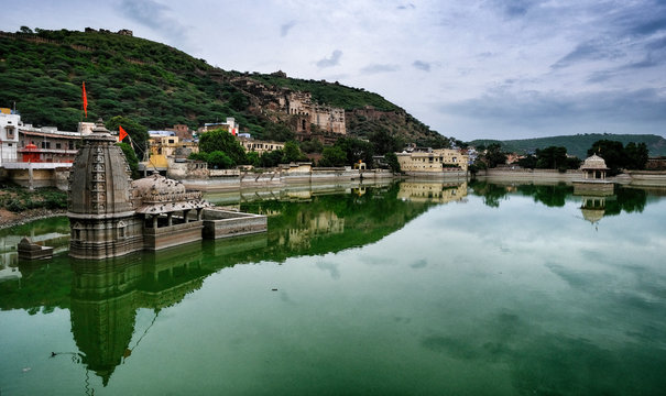 Views of Nawal Sagar Lake in the town of Bundi in Rajasthan, India.