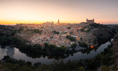 Fototapeta na wymiar Panorama view from Toledo, capital from spanish region of La Mancha with the famous Alcazar and cathedral.