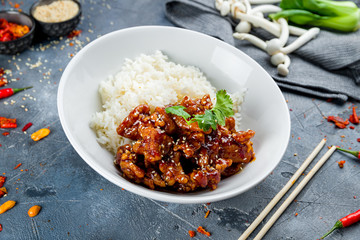 Fried chicken in caramel sauce with rice