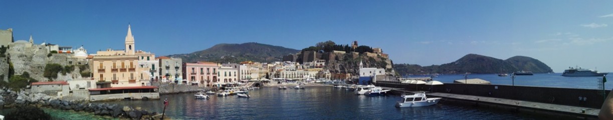 Fototapeta na wymiar Panorama of Lipari port.