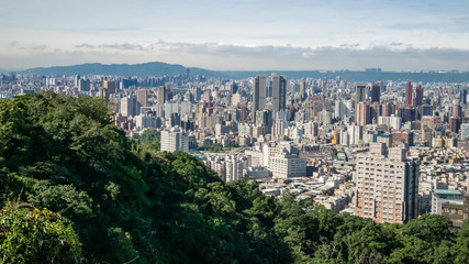 Obraz premium The landscape of Taipei city view from mountain in Taipei, Taiwan.