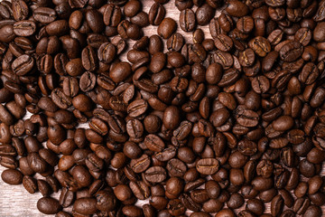 Fototapeta premium sprinkled coffee beans on table