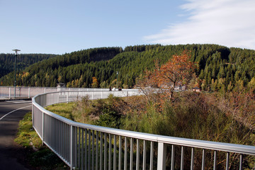 Fototapeta premium Trinkwasser, Trinkwassertalsperre, Staudamm, Talsperre, Wasser, Thueringen, Ohratalsperre, Luisenthal, Thueringen, Deutschland, Europa