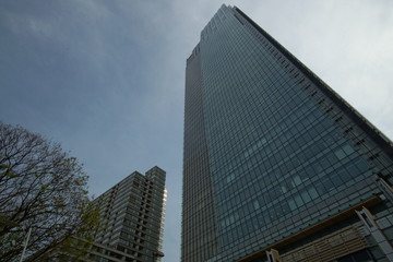 Obraz premium High-rise buildings and blue sky - Tokyo, Japan
