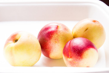 peaches in a bowl