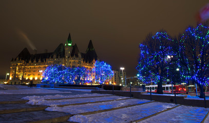 Urban Christmas Scene with Fairmont Ch&acirc;teau Laurier as a backdrop