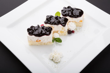 Black currant cheese cake