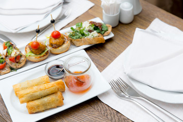spring rolls with sauce