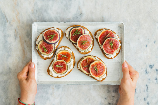 Fig ricotta bruschettas