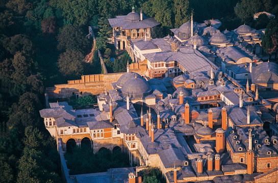The Topkapi Palace (Topkap&fnof;&plusmn; Saray&fnof;&plusmn;)