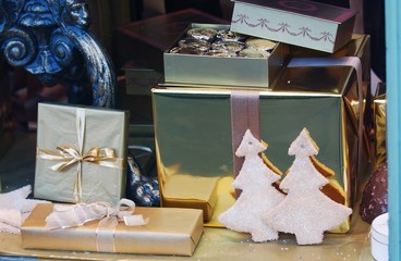 Presents in Display Window, Paris