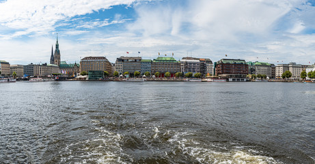 Fototapeta na wymiar Panorama von der Altstadt Hamburg mit Binnenalster und allen Kirchen