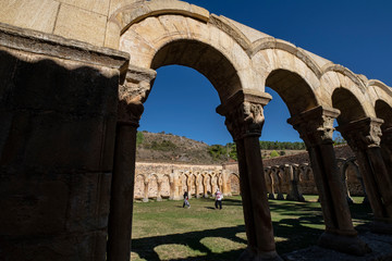 Arcos del claustro, Monasterio de San Juan de Duero, arquitectura románica castellana, siglo XII ,  Soria, Comunidad Autónoma de Castilla, Spain, Europe