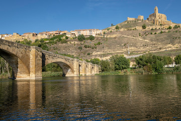 Puente Medieval sobre el río Ebro, San Vicente de la Sonsierra, La Rioja, Spain