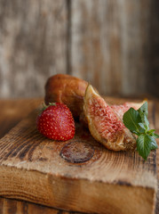 fresh strawberries on a wooden board