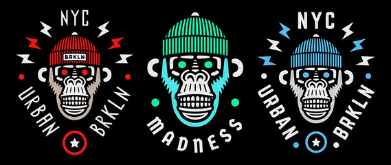 Obraz premium Vector monkey head. Retro wild hipster. Angry chimp with hat. NYC. Urban. Brooklyn. New York City.