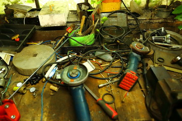 Stary warsztat samochodowy i ślusarski © Andrzej - RajPlanet