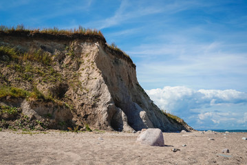 Steilk&uuml;ste und Strand von Heiligenhafen an der Ostsee in Norddeutschland