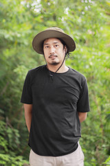 Obraz premium portrait of asian man wearing a safari hat and black t-shirt